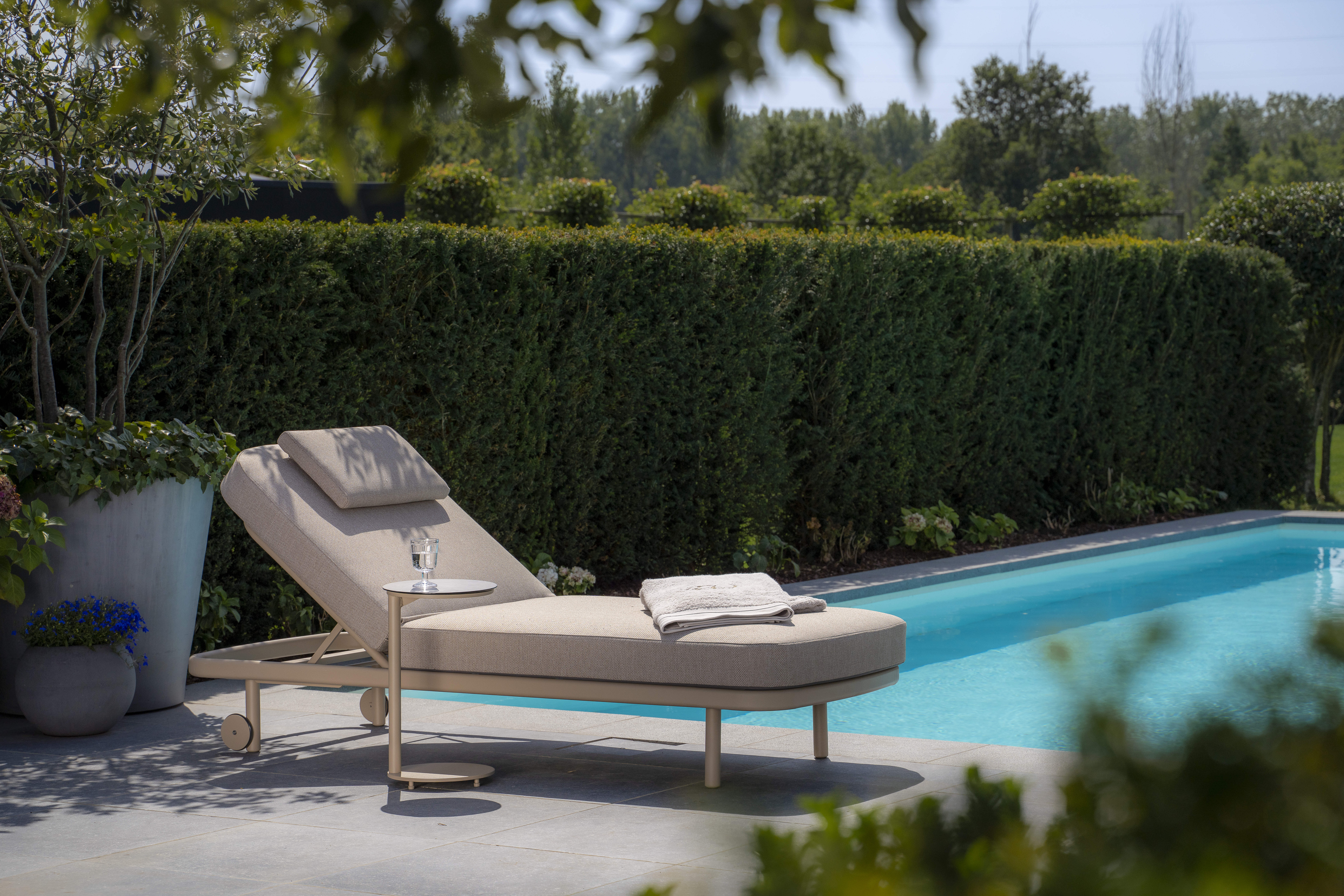  Taste Milano Sunbed W/cushion - Latte